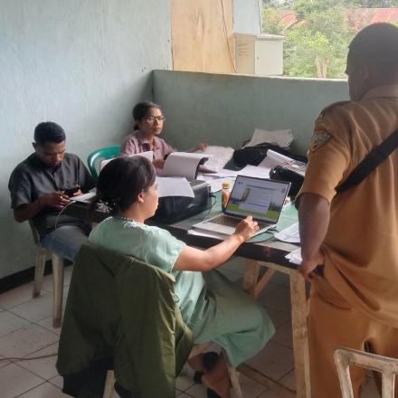 RUTINITAS DAN HARI KERJA DALAM MENYELESAIKAN BEBERAPA DOKUMEN YANG BELUM SELESAI 